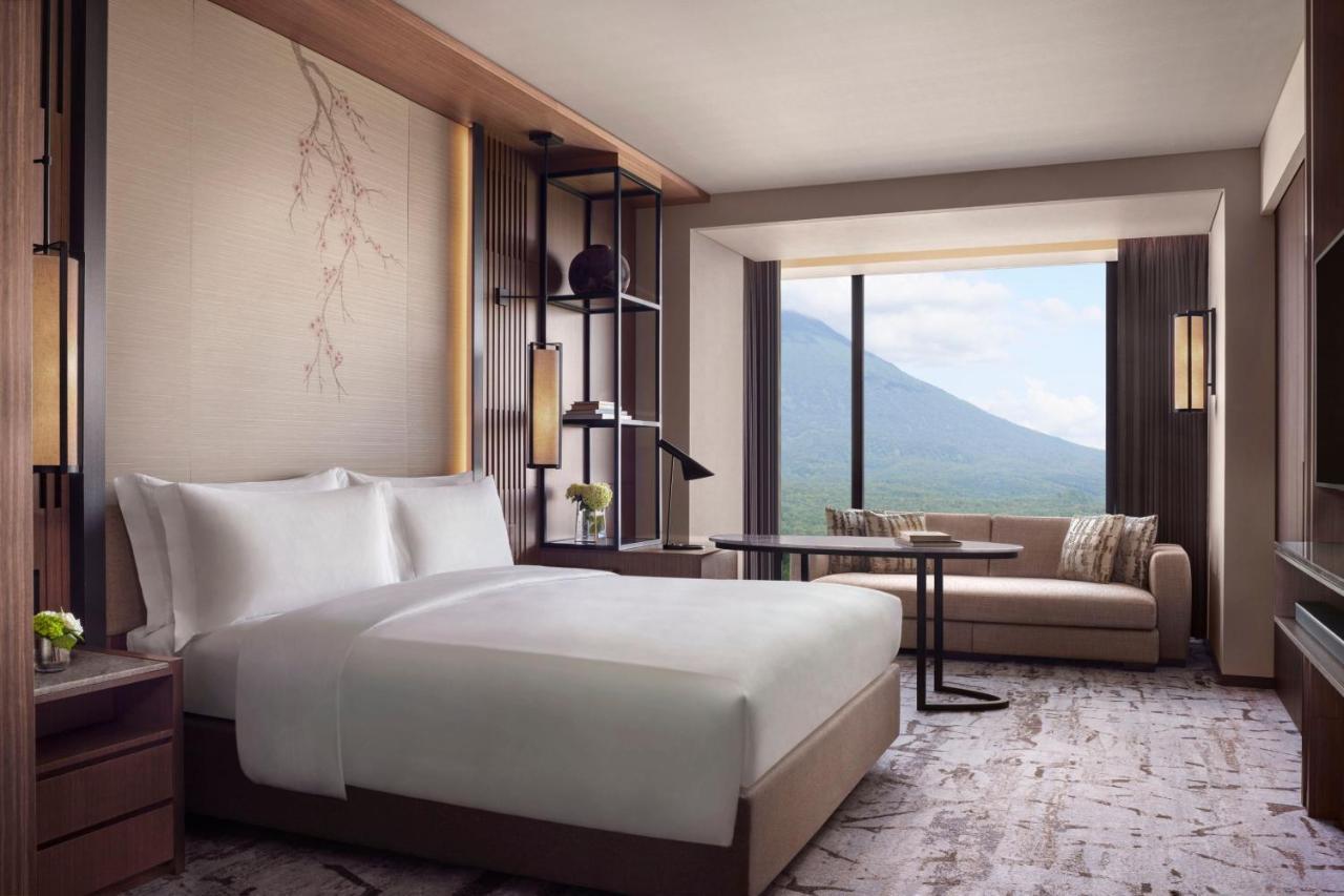 Higashiyama Niseko Village, A Ritz-Carlton Reserve Bagian luar foto