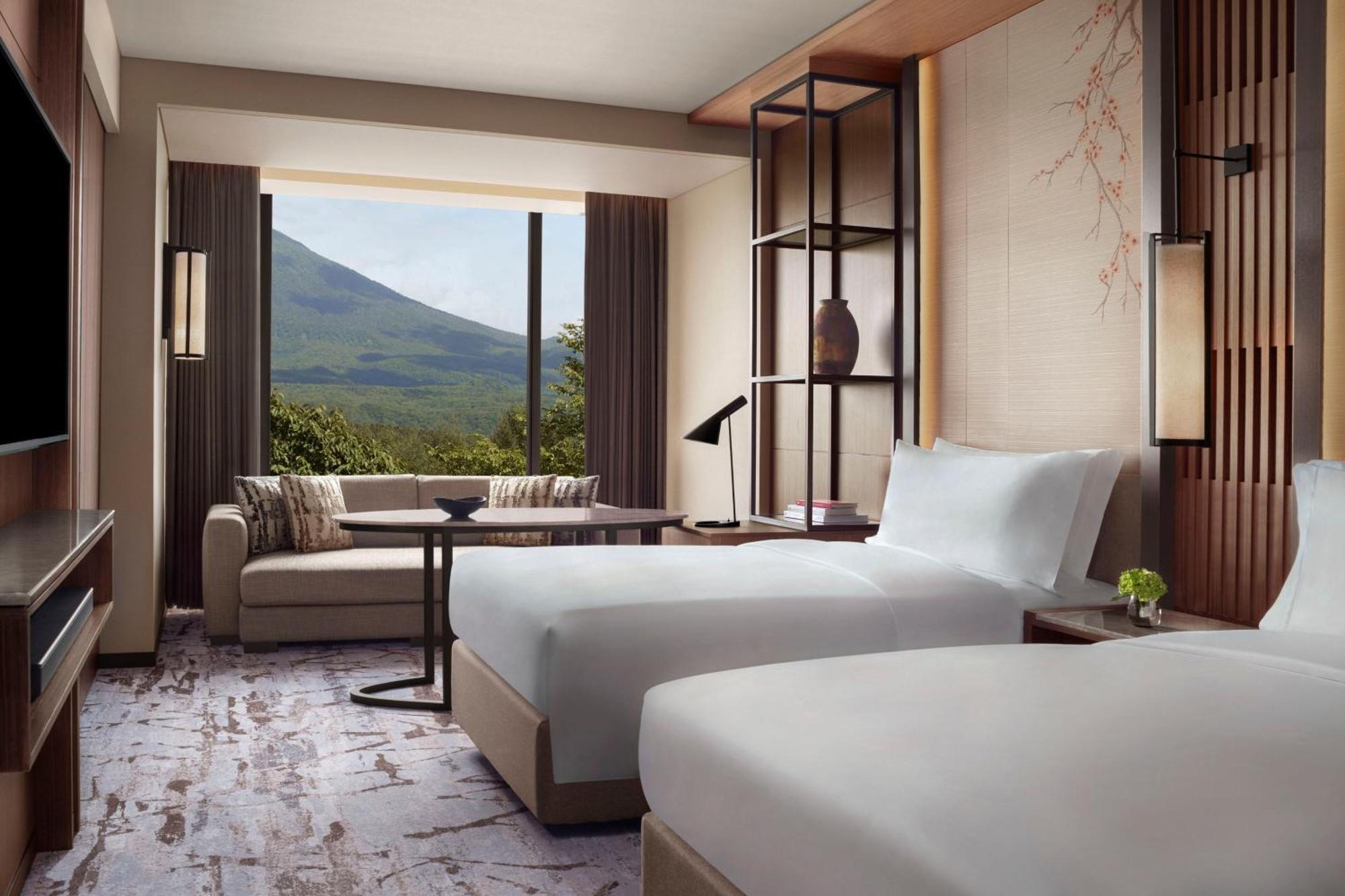 Higashiyama Niseko Village, A Ritz-Carlton Reserve Bagian luar foto